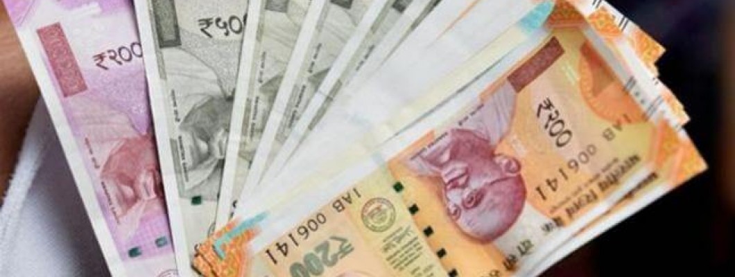 A men arrested with fake notes worth Rs. 24 Lakhs at Mumbai International Airport